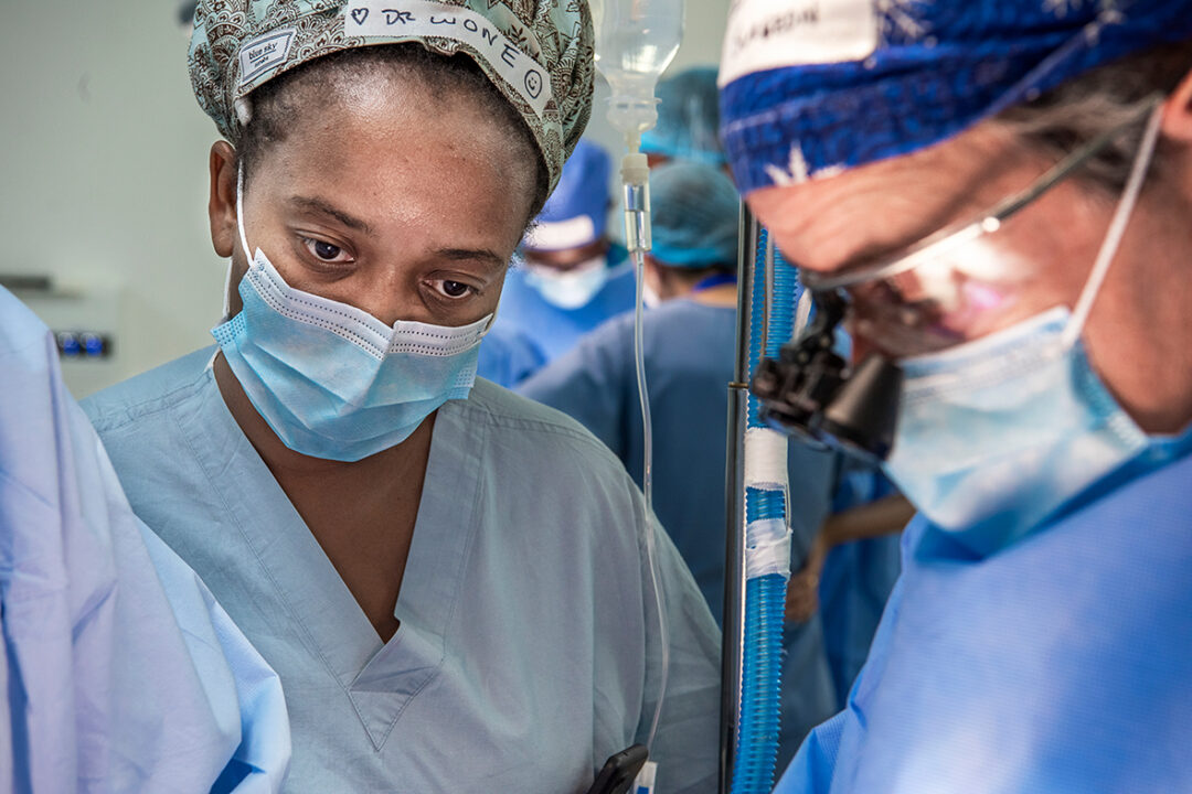 Malawian Cleft Surgeon Wone Banda and Benjamin Rodriguez from the US in theatre.