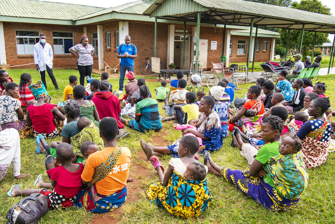 The team of nutritionists organising a training with mothers, fathers and other caregivers. Photo: Margherita Mirabella