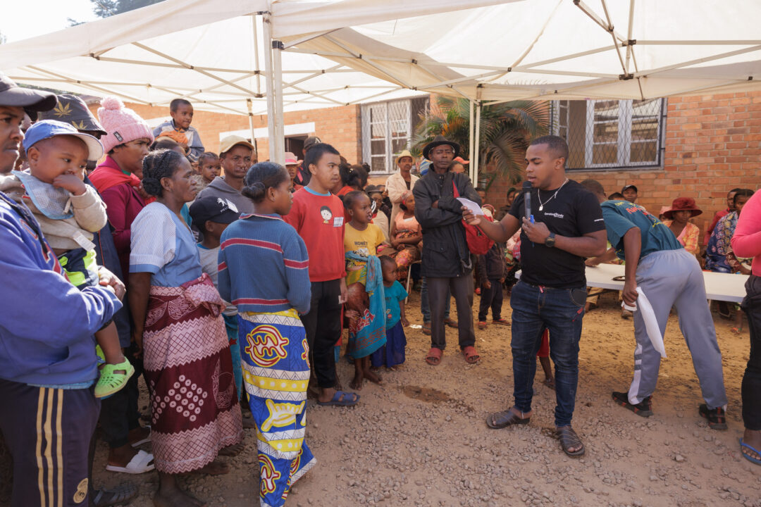 Patient coordinator Jose interacting with patients during the screening. Photo: Lorenzo Monacelli