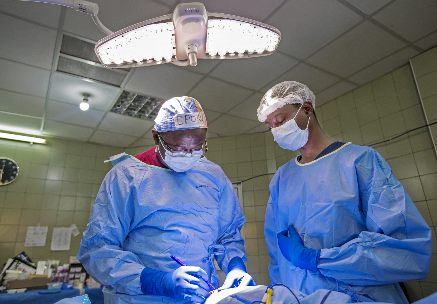 Dr Elliot Arko Boham in surgery with Dr Opoku Ampomah