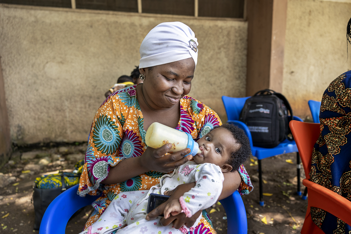 Farida and her mother Alimatu. Photo: Lorenzo Monacelli