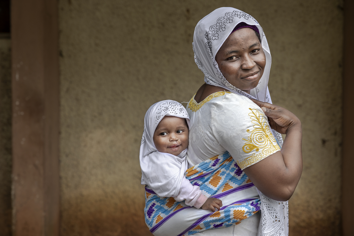 Farida and her mother Alimatu after surgery. Photo: Lorenzo Monacelli